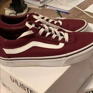 Women’s maroon vans